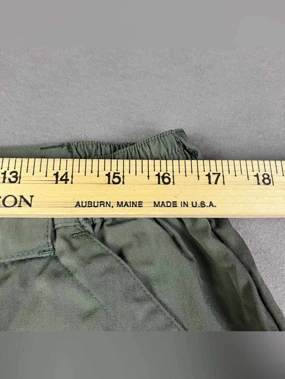 Vintage L.L. Bean Hiking Trail Cargo Shorts Men’s Size 36 Elastic Waist Green